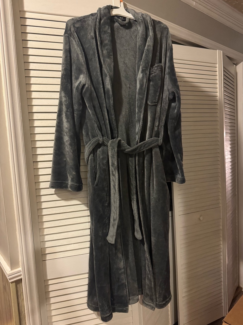 Michaels Plush Gray Hooded Bath Robe Top
